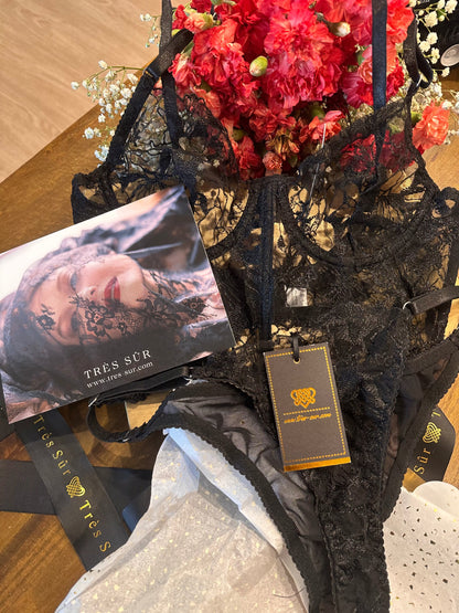 Embroidery 2-Piece Corset Set - Black Très Sûr