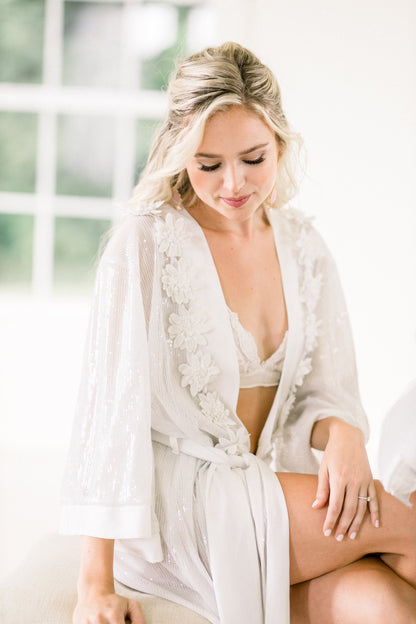 Stella Sequin Kimono Robe - White Très Sûr